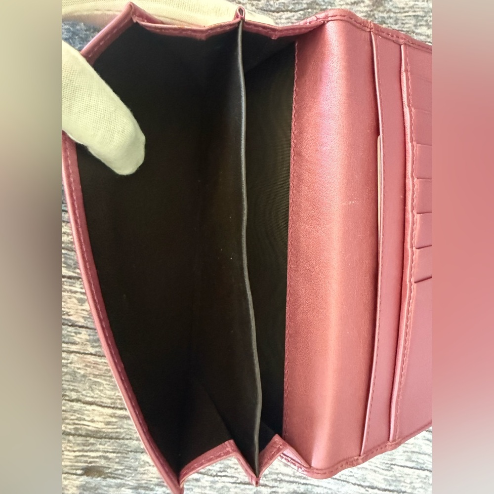 Gucci Rose Embossed Leather Wallet - Picture 5 of 10
